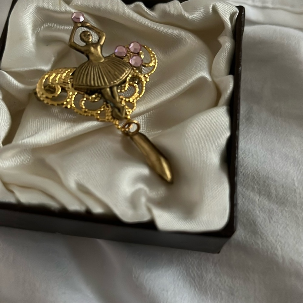 Lovely ballerina pin